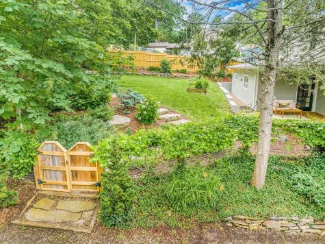 24 Warwick Road Asheville NC 28803