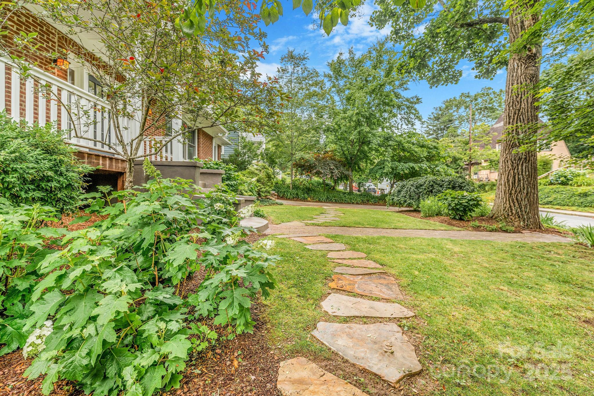 24 Warwick Road Asheville NC 28803