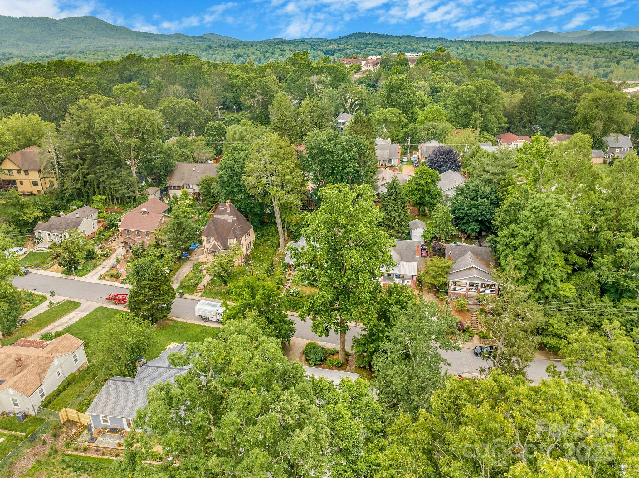 24 Warwick Road Asheville NC 28803