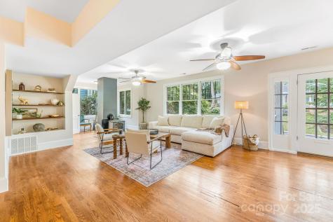 24 Warwick Road Asheville NC 28803