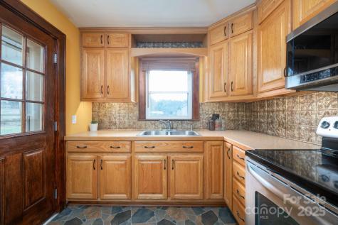 43 Henline Lane Bakersville NC 28705