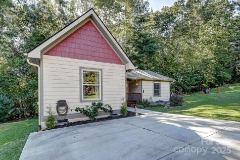 399 Hunters Ridge Road Mills River NC 28759