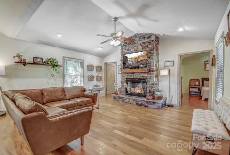 399 Hunters Ridge Road Mills River NC 28759