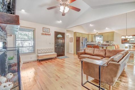 399 Hunters Ridge Road Mills River NC 28759