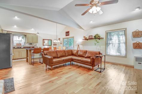 399 Hunters Ridge Road Mills River NC 28759