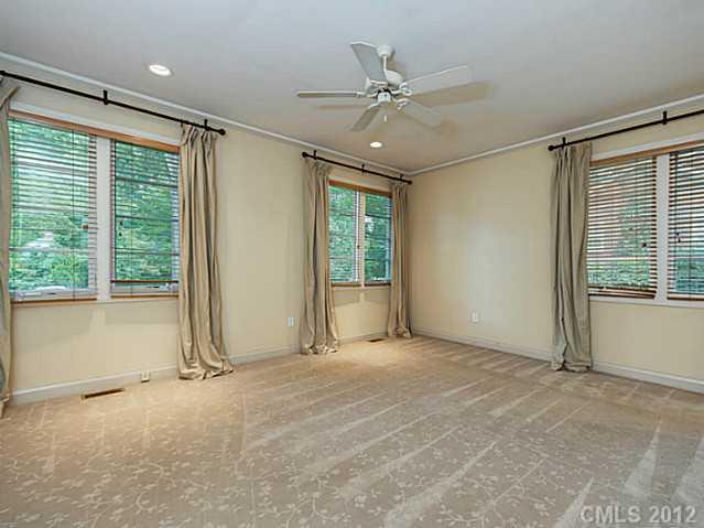 2444 Tanglewood Lane Charlotte NC 28211