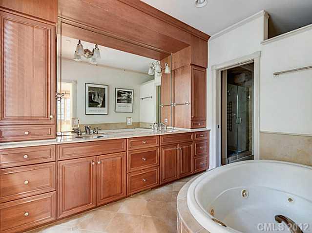 2444 Tanglewood Lane Charlotte NC 28211
