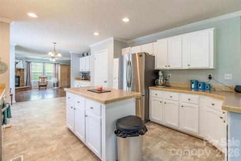 1828 Pine Hollow Place Hudson NC 28638