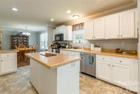 1828 Pine Hollow Place Hudson NC 28638