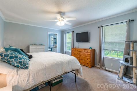 1828 Pine Hollow Place Hudson NC 28638