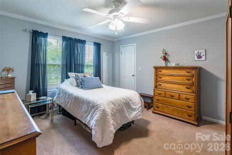 1828 Pine Hollow Place Hudson NC 28638