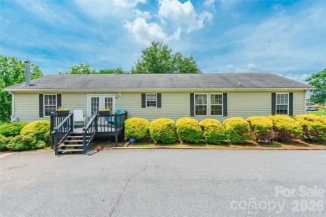 1828 Pine Hollow Place Hudson NC 28638