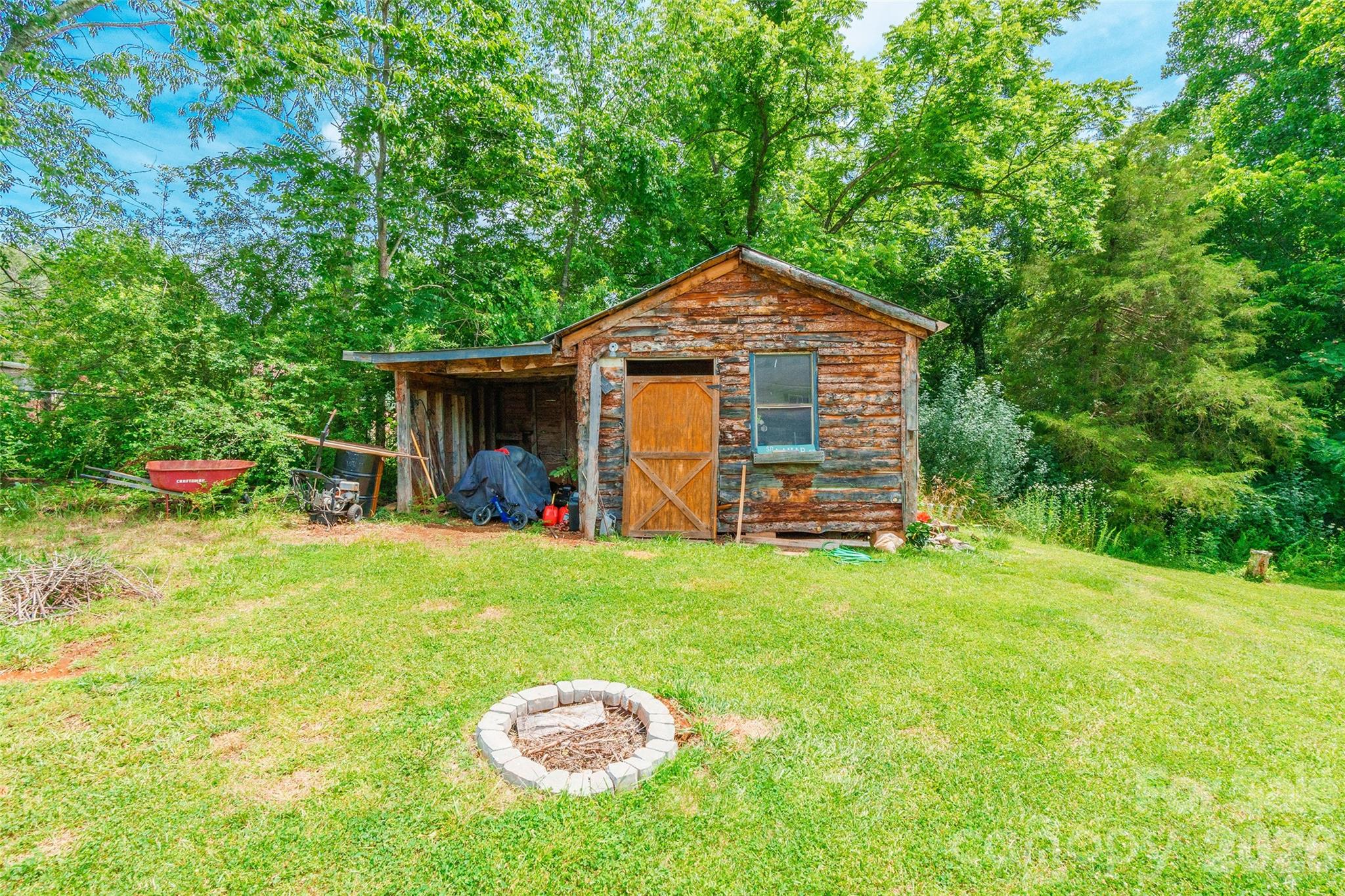 1828 Pine Hollow Place Hudson NC 28638