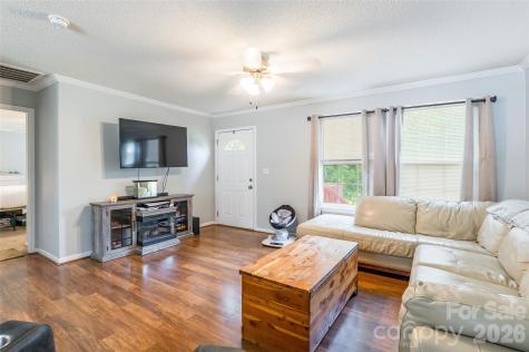 1828 Pine Hollow Place Hudson NC 28638