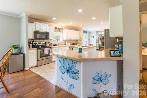 1828 Pine Hollow Place Hudson NC 28638