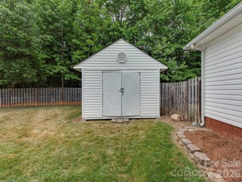 9221 Forest Green Drive Charlotte NC 28227