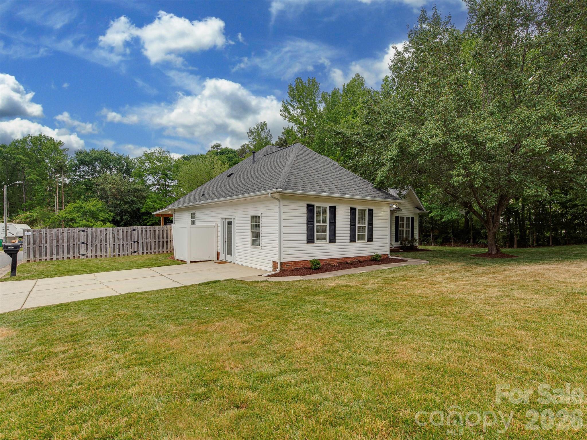 9221 Forest Green Drive Charlotte NC 28227