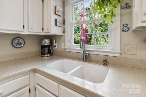 2 Westminster Drive Asheville NC 28804