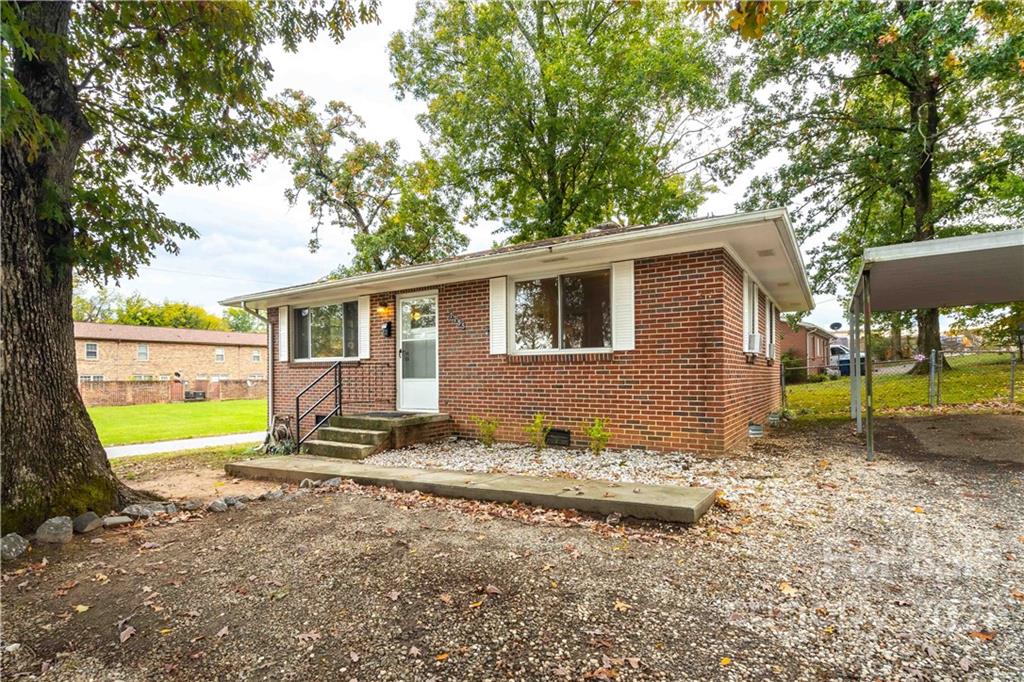 1755 1st Avenue NW Hickory NC 28601
