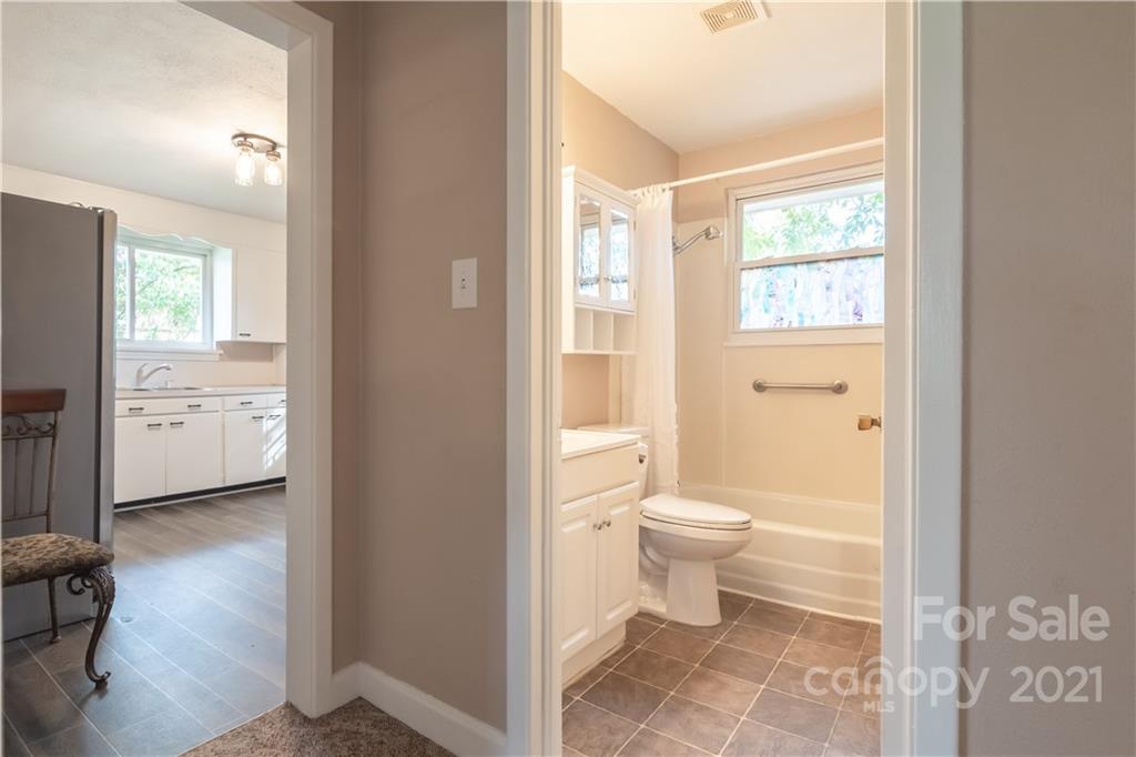1755 1st Avenue NW Hickory NC 28601