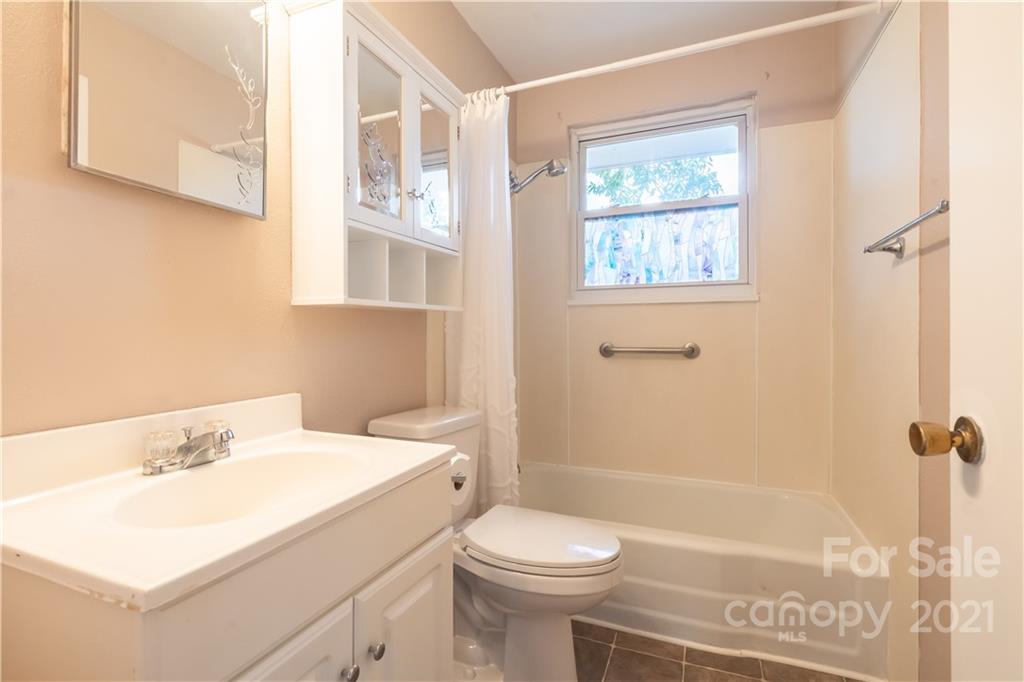 1755 1st Avenue NW Hickory NC 28601