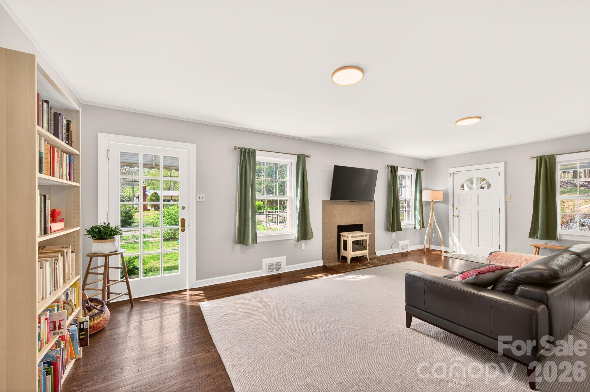 318 Stonewall Avenue Swannanoa NC 28778