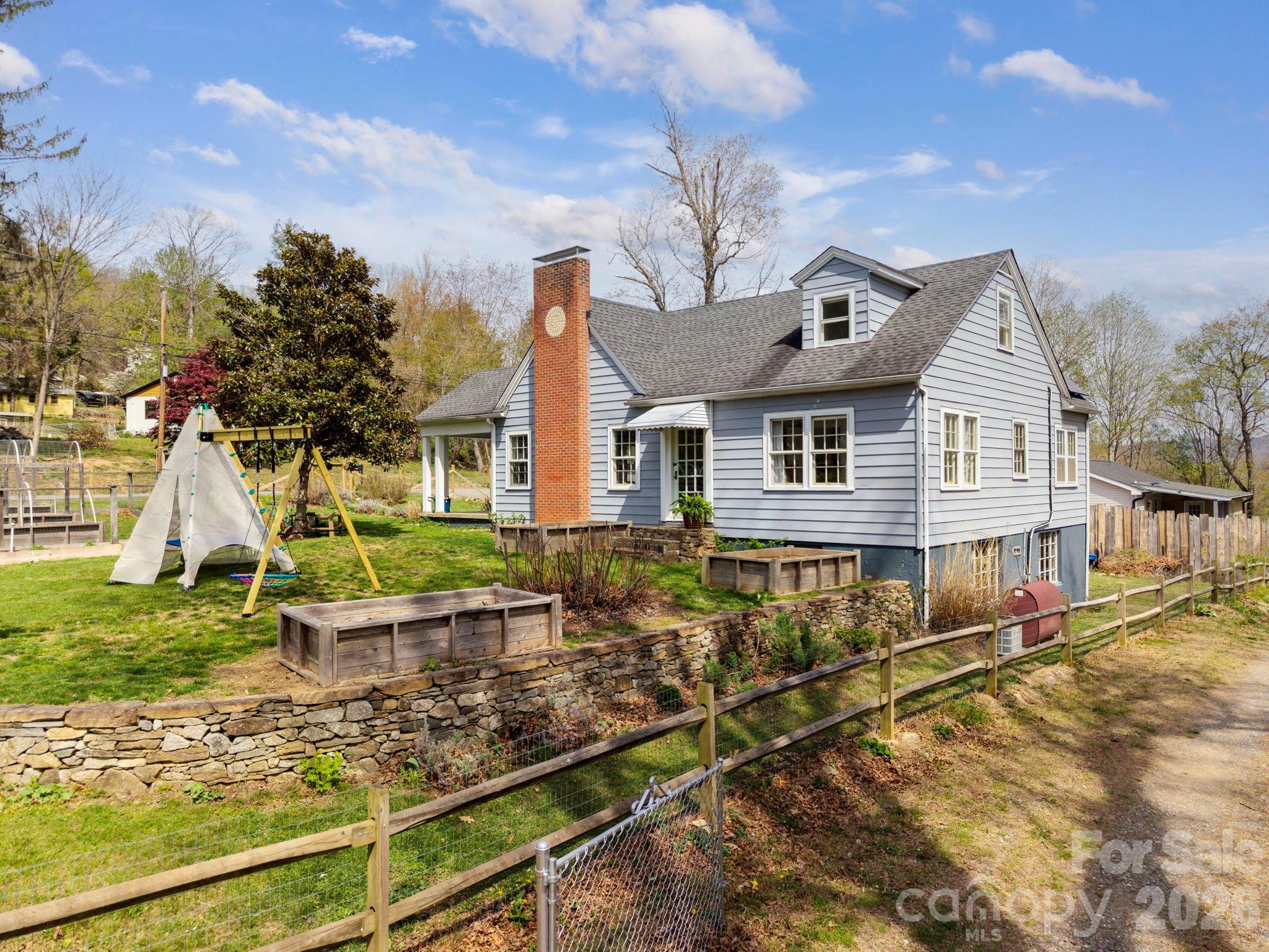 318 Stonewall Avenue Swannanoa NC 28778