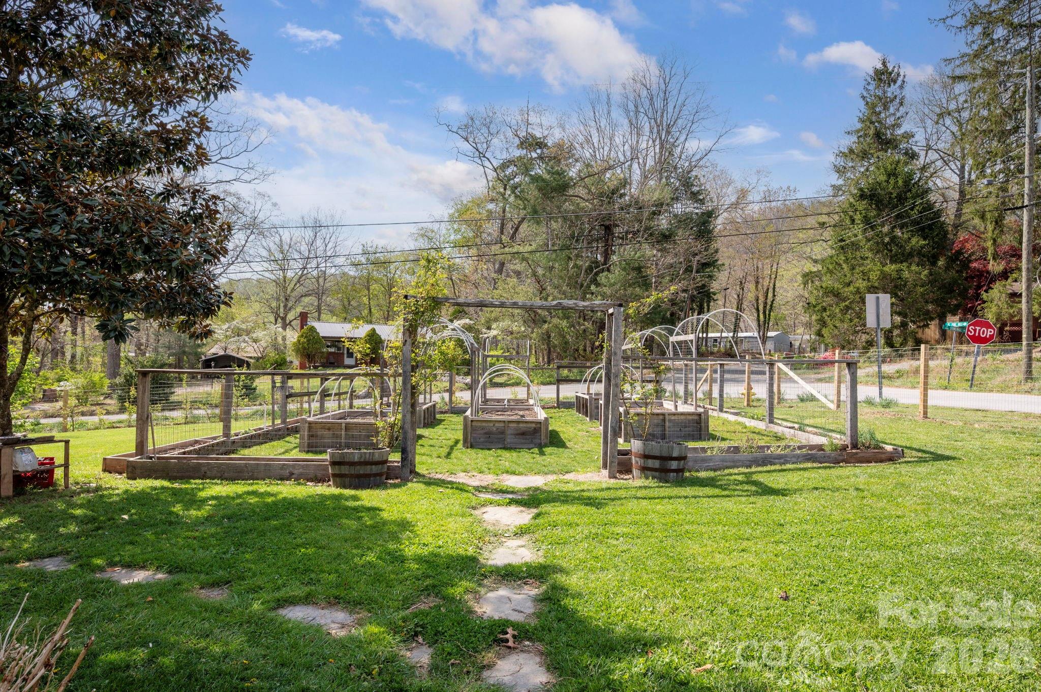 318 Stonewall Avenue Swannanoa NC 28778