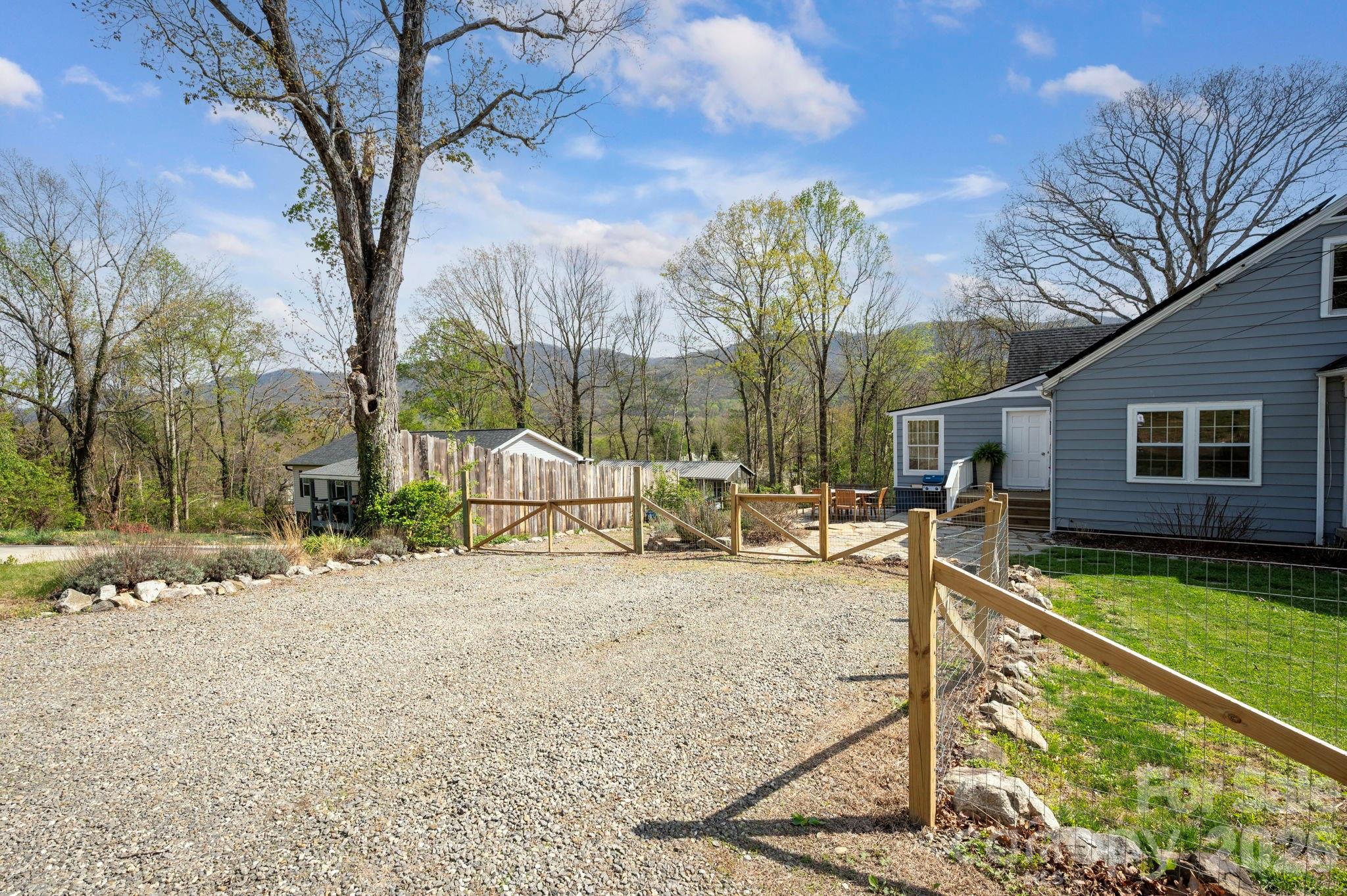 318 Stonewall Avenue Swannanoa NC 28778