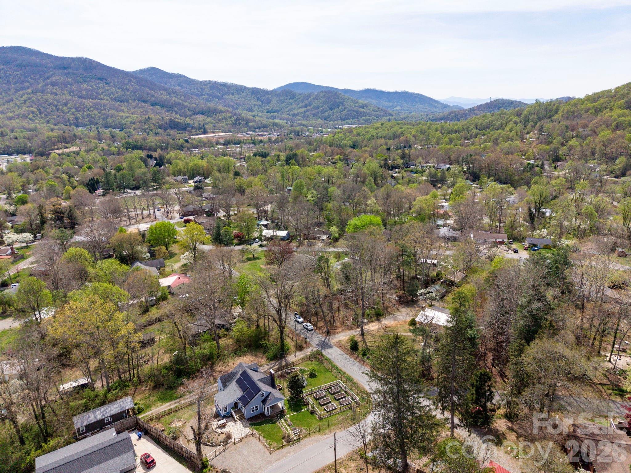 318 Stonewall Avenue Swannanoa NC 28778
