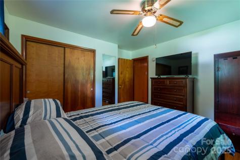 40 Double Island Road Burnsville NC 28714