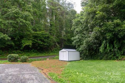 40 Double Island Road Burnsville NC 28714