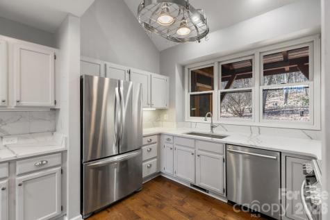 451 Crescent Trail Highlands NC 28741
