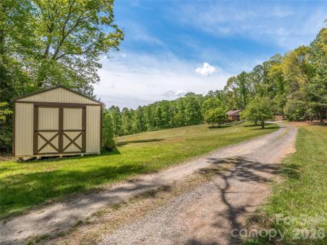 195 Red Bird Road Spruce Pine NC 28777