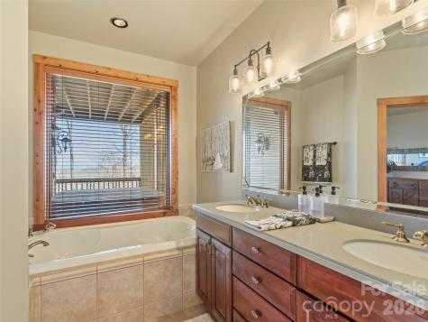 456 Spring House Drive Burnsville NC 28714