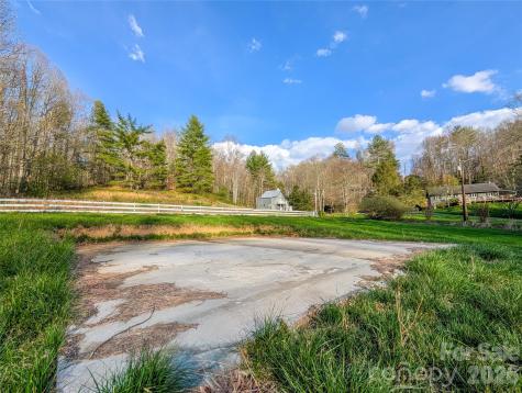 65 Happy Hollow Road Green Mountain NC 28740