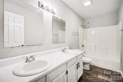 2612 Dundeen Street Charlotte NC 28216