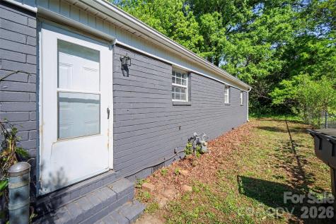 2612 Dundeen Street Charlotte NC 28216