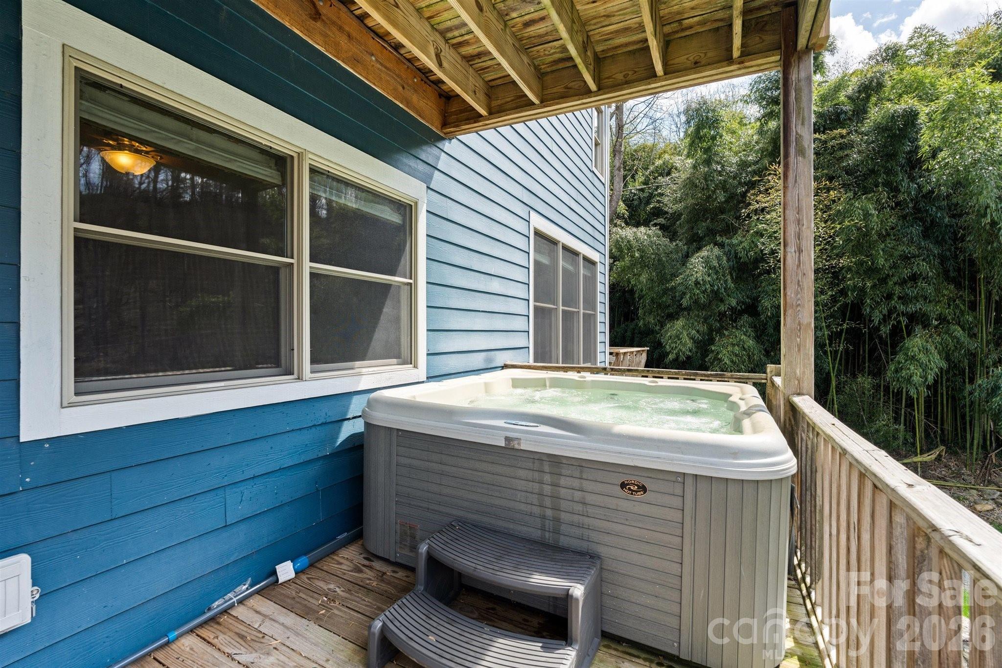 22 Pear Tree Lane Leicester NC 28748