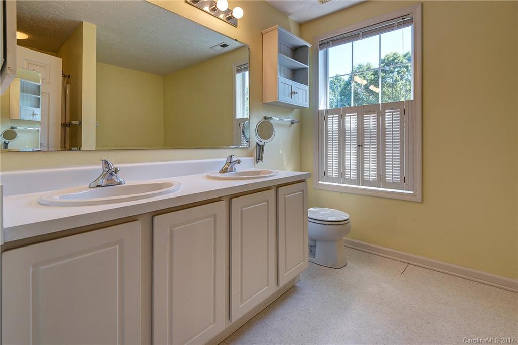 11 Dunwood Road Asheville NC 28804