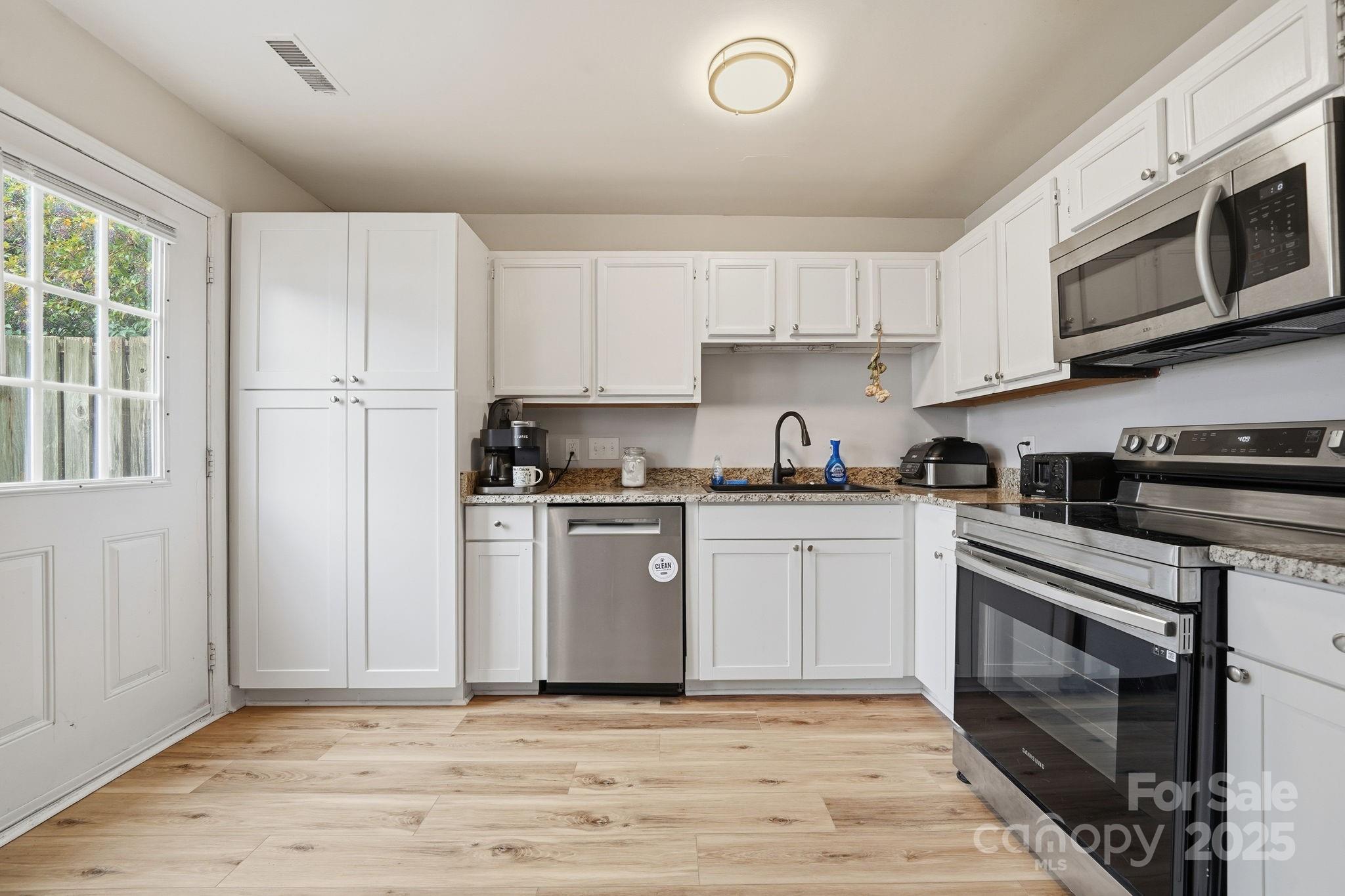 5918 Crape Myrtle Lane Charlotte NC 28216