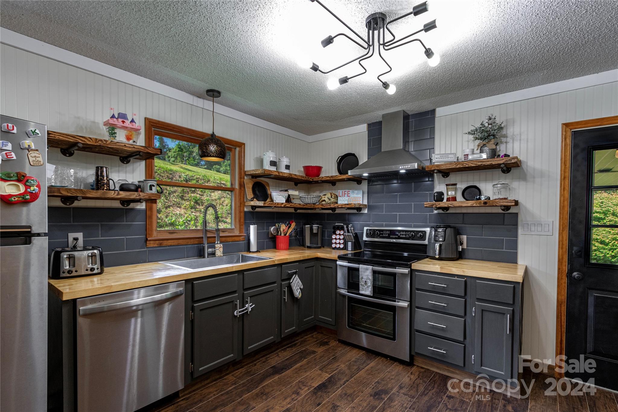 412 Pine Swamp Road Burnsville NC 28714