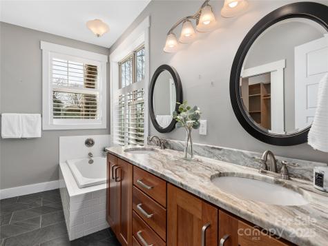 24 Sunset Drive Asheville NC 28804