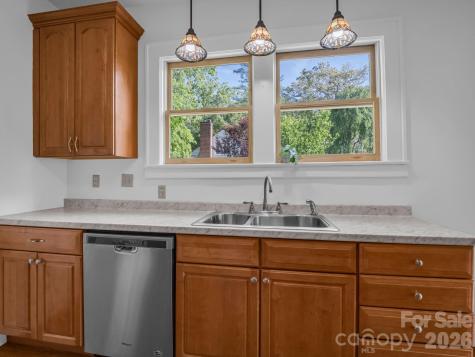 1534 Kensington Road Hendersonville NC 28791
