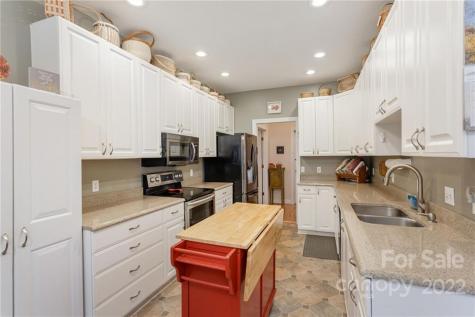 24 Fox Lair Lane Hendersonville NC 28791
