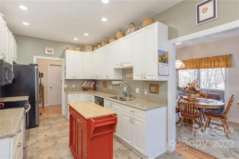 24 Fox Lair Lane Hendersonville NC 28791