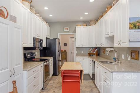 24 Fox Lair Lane Hendersonville NC 28791