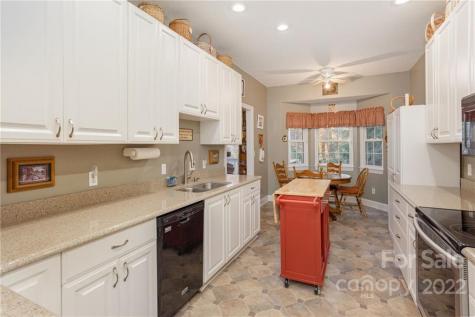 24 Fox Lair Lane Hendersonville NC 28791