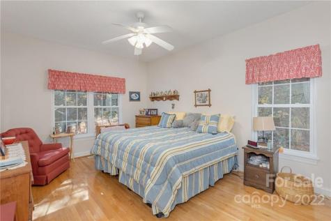 24 Fox Lair Lane Hendersonville NC 28791