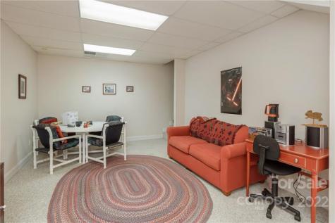 24 Fox Lair Lane Hendersonville NC 28791